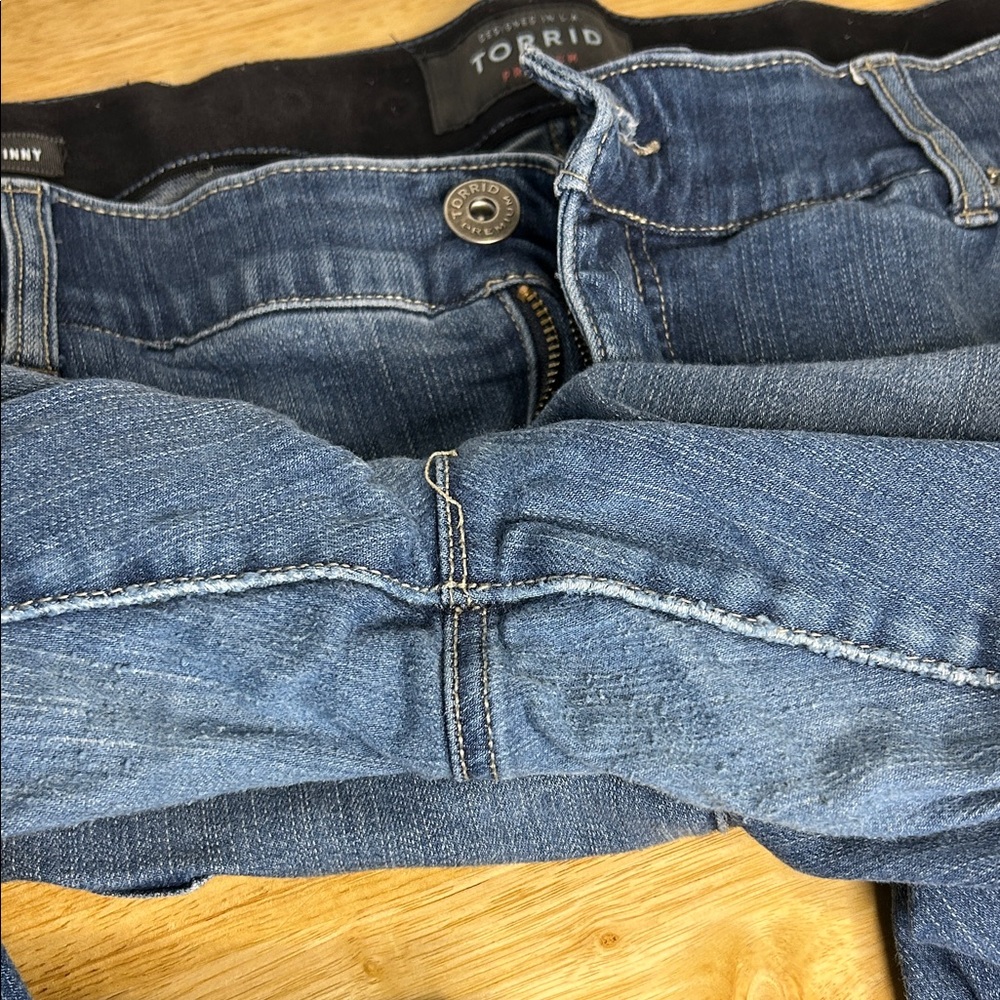 Torrid Women's Classic Blue Skinny Jeans - Picture 7 of 13